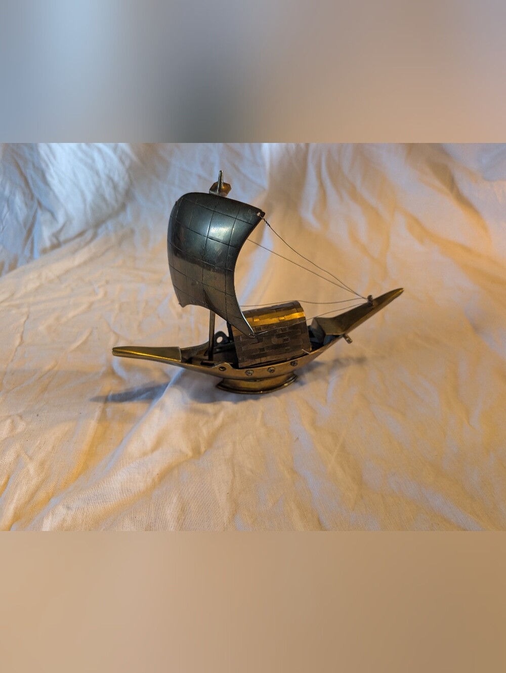 2/100$ Vintage Brass Sailboat Accent in Brass